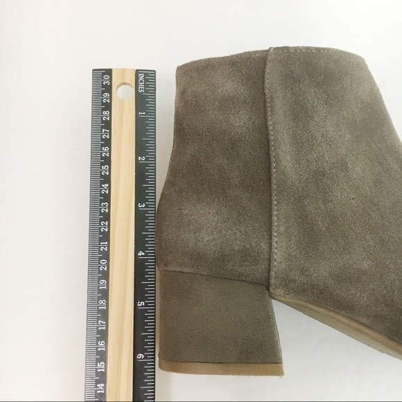 Kenneth Cole REACTION Women's Road Stop Dark Taupe Suede Leather Ankle Boots 6 - Picture 12 of 15